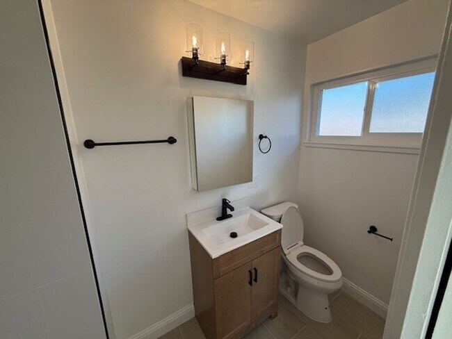 Building Photo - Fully Renovated 3-Bedroom Single Family Home in Rodeo