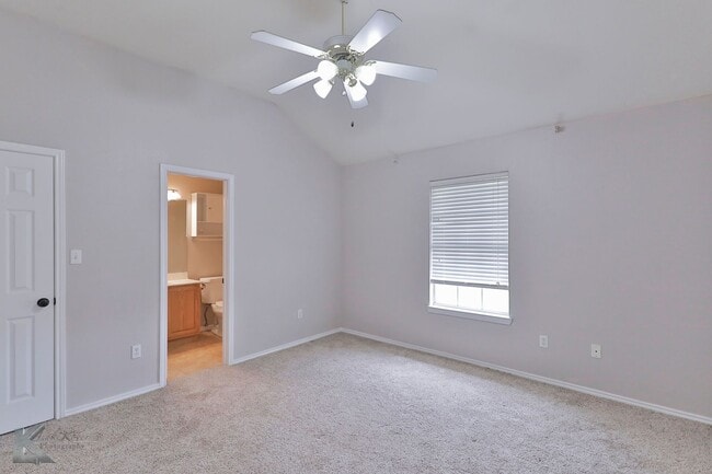 Building Photo - Great 3 bedroom 2 bath home in Wylie district.