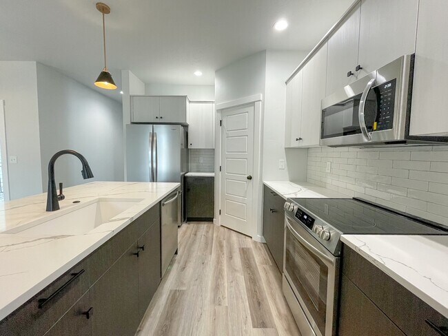 Building Photo - 4403 N Magical Crk Ave