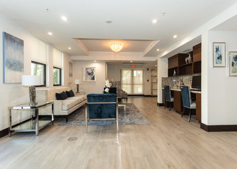 Building Photo - Redland Crossings