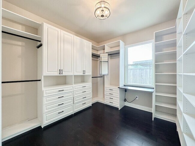 Building Photo - 10 Pilot Rock Pl