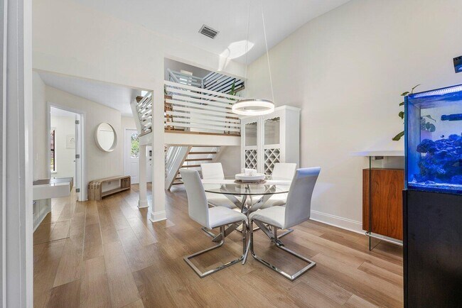 Building Photo - 1048 Raintree Dr