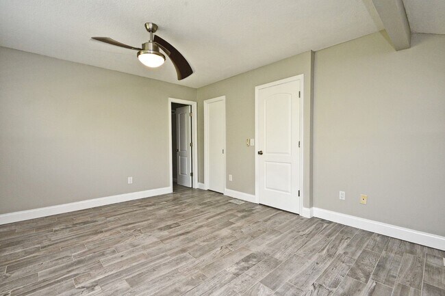 Building Photo - 621 Landings Pl