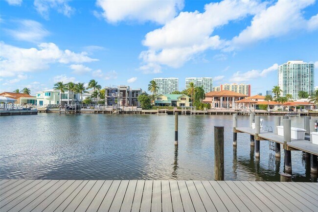 Building Photo - 429 Poinciana Island Dr