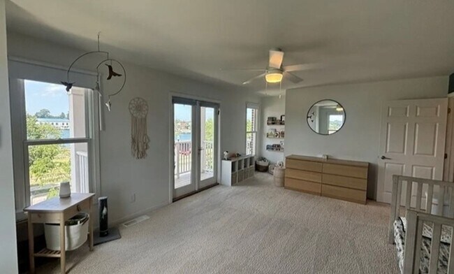Building Photo - Beautiful 3 bedroom townhome in Harbor Park!