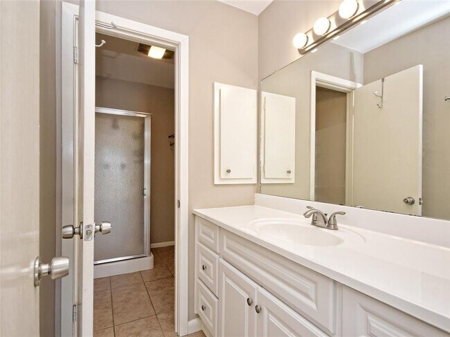 Building Photo - 100 Lido Cir
