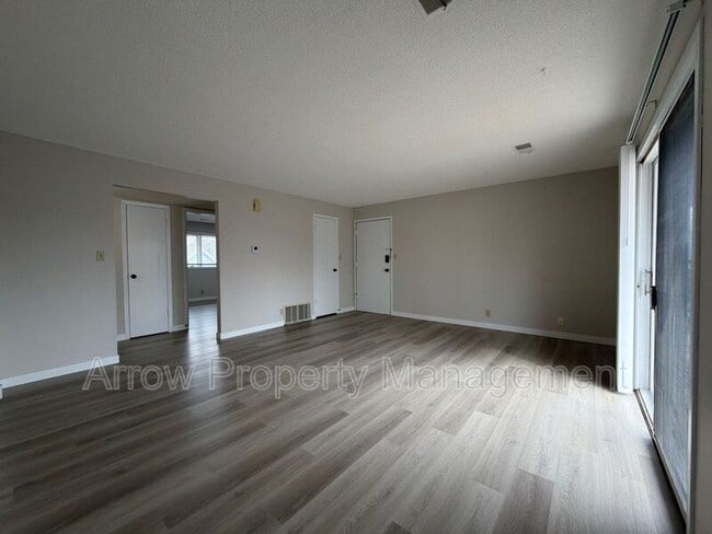 Building Photo - 424 N 4th St