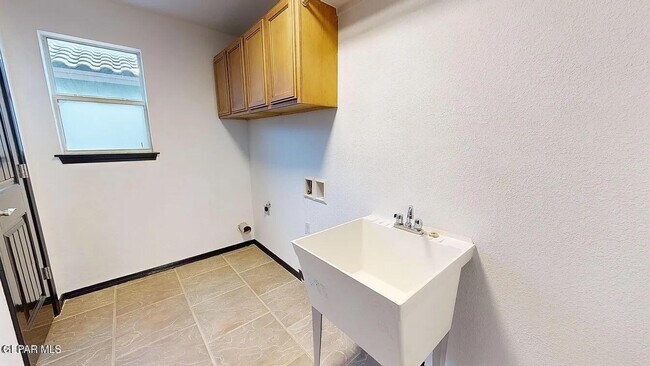 Building Photo - 3864 Tierra Campa Dr