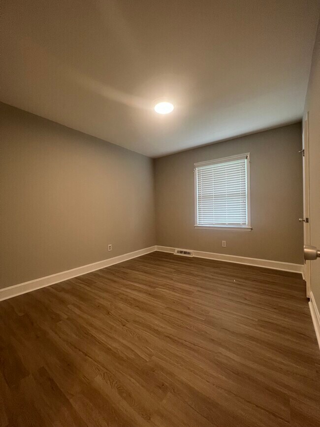 Building Photo - 1715 Bondale Pl