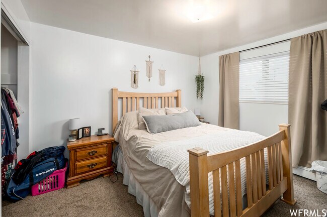 Building Photo - Golden Ridge Apartments