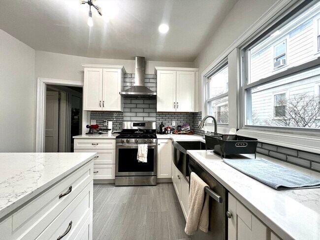 Building Photo - 12 Bailey St