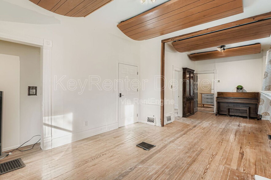 Building Photo - 3340 Wyandot St