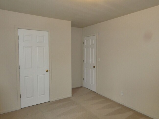 Building Photo - 1605 High Quest Cir