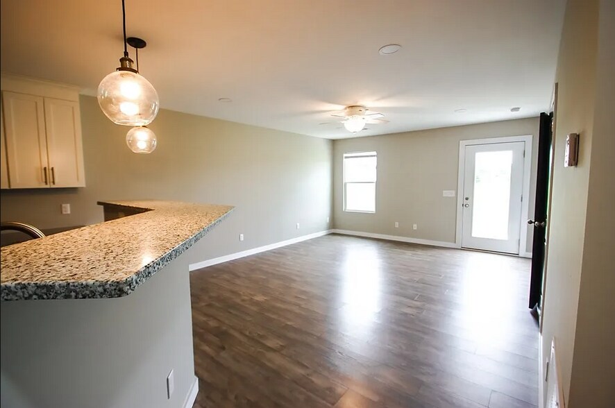 Building Photo - 3811 McBroom Chapel Rd