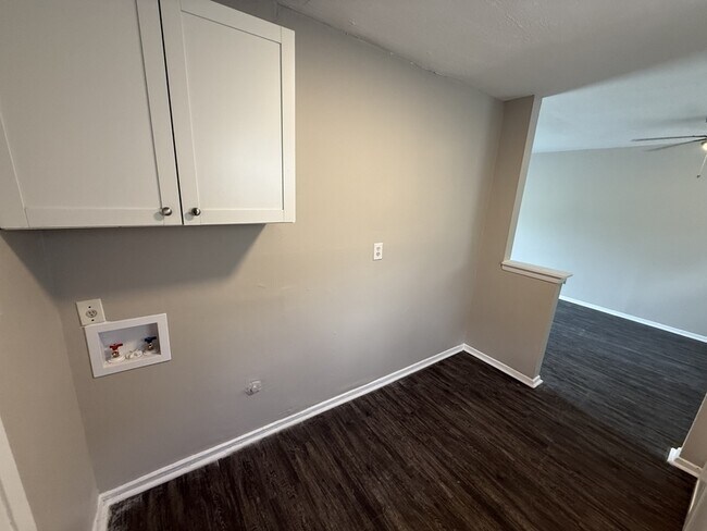 Building Photo - 2086 Hubert Ave