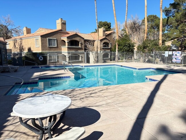 Building Photo - Gorgeous 1Bed/1Bath Fully Furnished 1st Floor Condo located in NW Las Vegas gated Community!