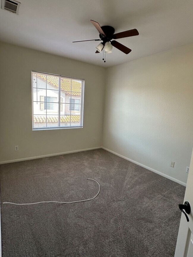 Building Photo - Jeffries Ranch Townhome