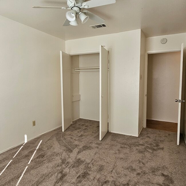 Building Photo - 534 Holly Ln