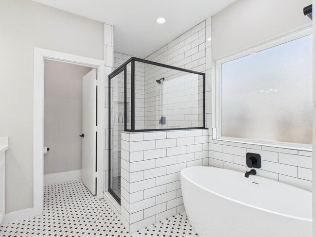 Building Photo - 6310 Norland St