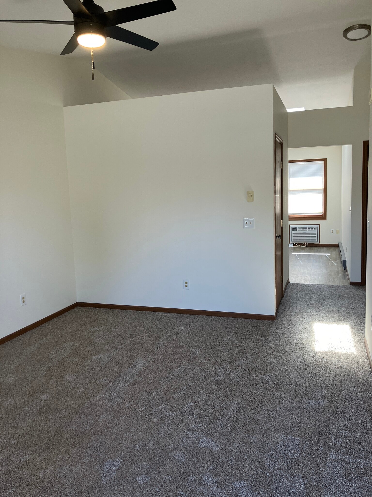 Building Photo - 665 Mumford Dr