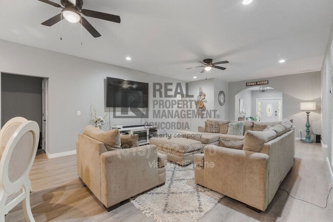 Building Photo - 286 Emily Ln