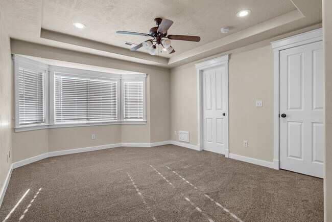 Building Photo - 958 N Buffalo Dr