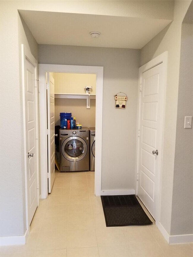 Building Photo - Stunning 5 beds 3 baths in Fort Worth with...