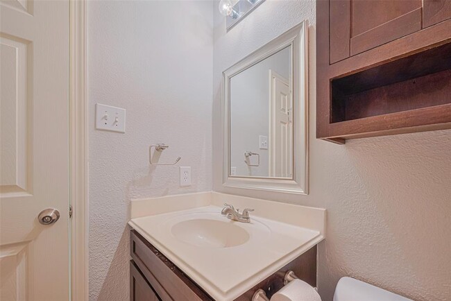 Building Photo - 2502 Oakthorn Ct