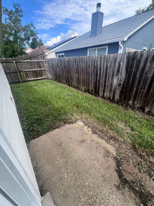 Building Photo - 1721 Colonial Ct
