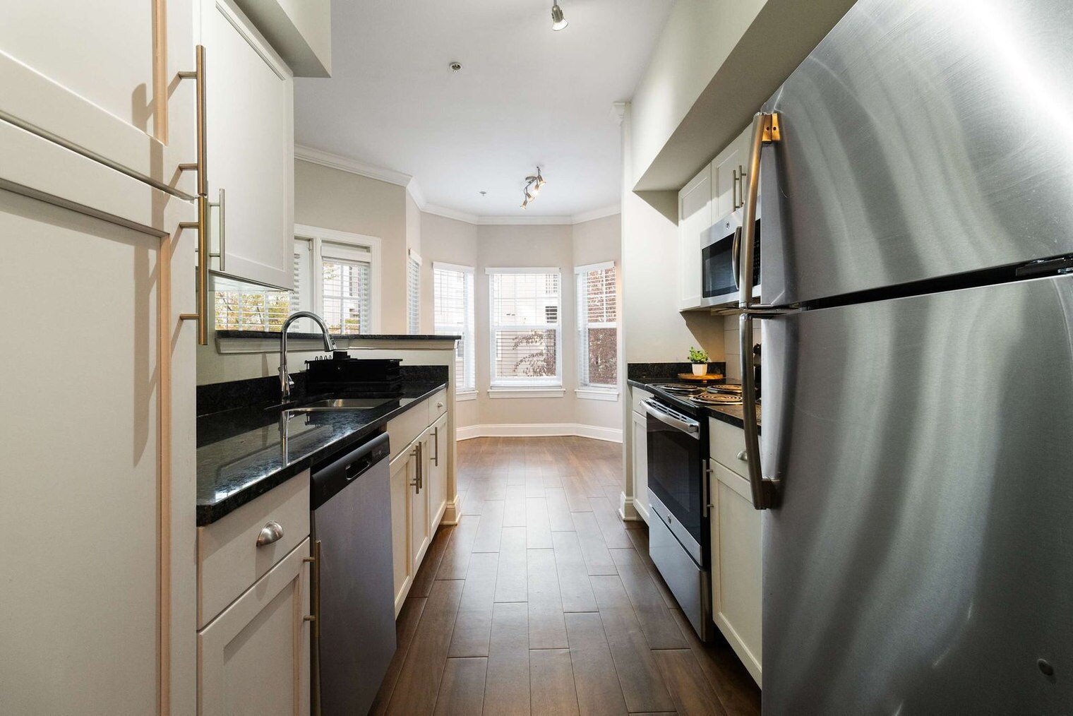 Building Photo - 590 James Maxwell Rd