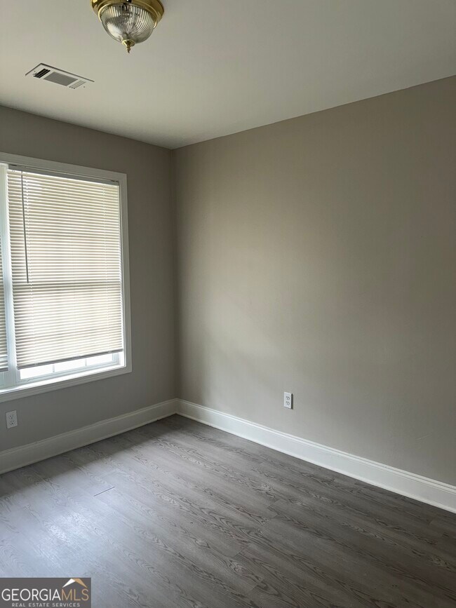 Building Photo - 1240 Pinedale Cir NW