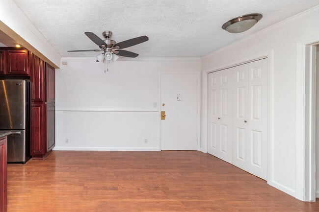 Building Photo - 6199 Canterbury Dr