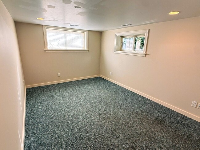 Building Photo - STEPS to Green Lake! 3BR Tudor Home w/ Lan...