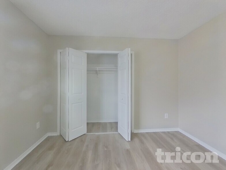 Building Photo - 3127 Moonbeam Cir S