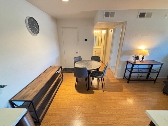 Building Photo - Gorgeous 1Bed/1Bath Fully Furnished 1st Floor Condo located in NW Las Vegas gated Community!