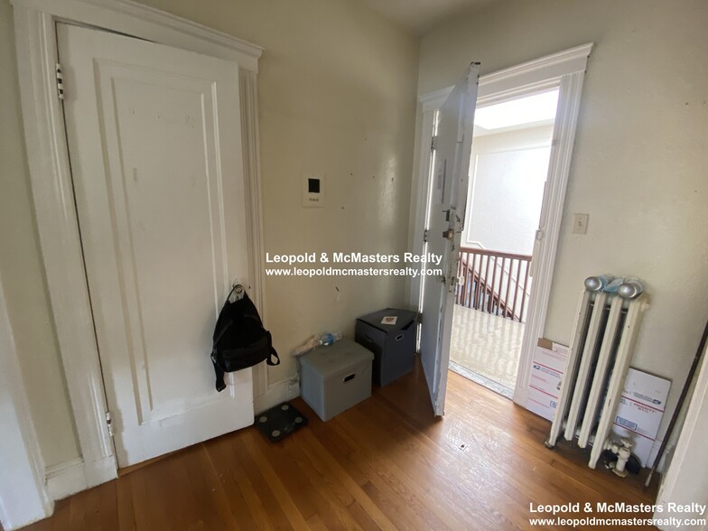 Building Photo - 51 Linden St