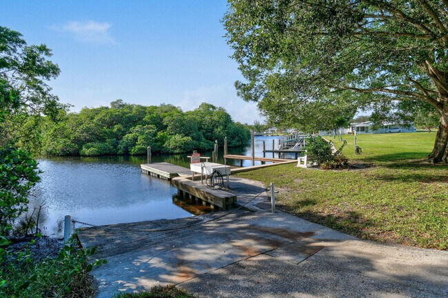 Building Photo - 1004 Stillwater Dr