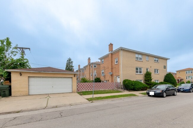 Building Photo - 4600 N Sayre Ave