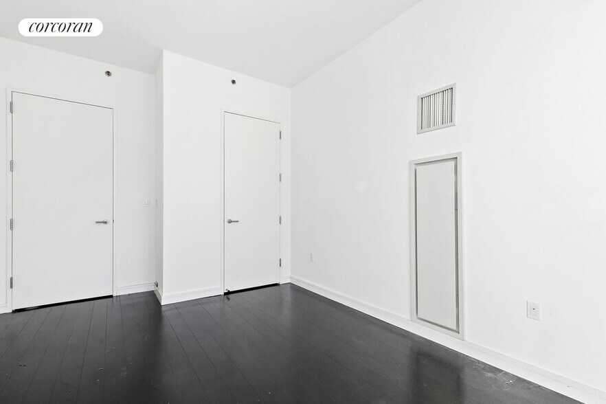 Building Photo - 300 E 23rd St