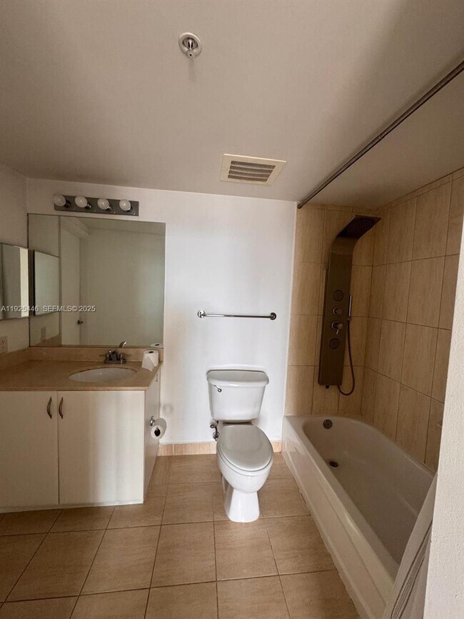 Building Photo - 1750 N Bayshore Dr