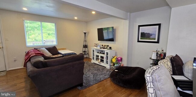 Building Photo - 3591 Laurel View Ct