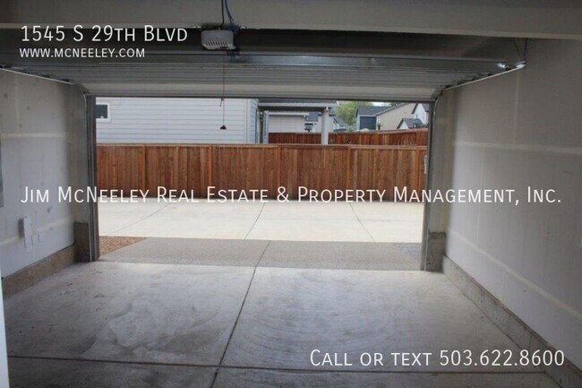 Building Photo - 1545 S 29th Blvd