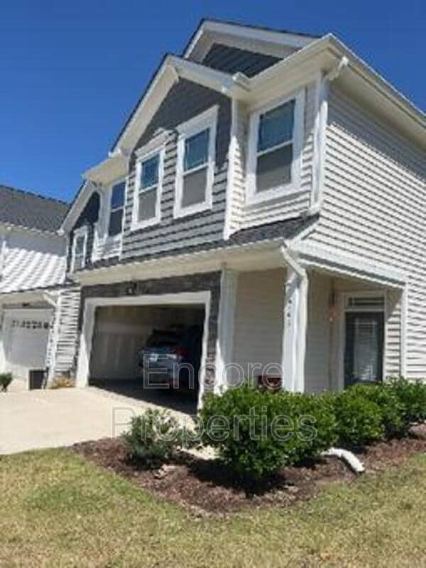 Building Photo - 747 Amarra Dr