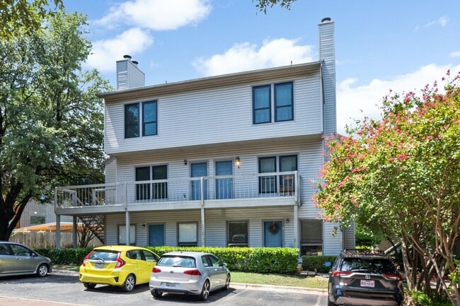 Building Photo - MOVE-IN TODAY: Updated 3 BR / 2.5 BA in S Austin - Walkable Location - W/D Included