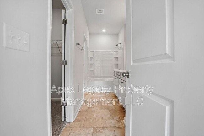 Building Photo - 112 Central Townes Wy