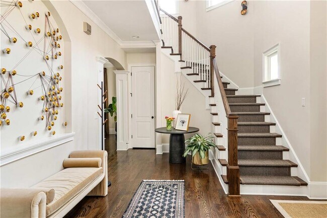 Building Photo - 582 St Charles Ave NE