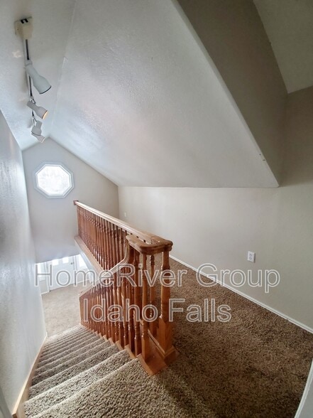 Building Photo - 3771 E 500 N