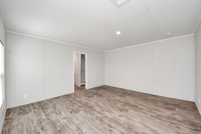 Building Photo - 1560 Brown Rd