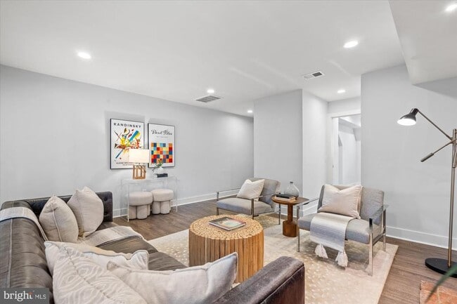 Building Photo - 222 Green St