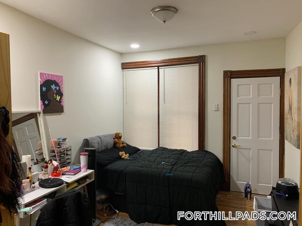 Building Photo - 129 Cedar St